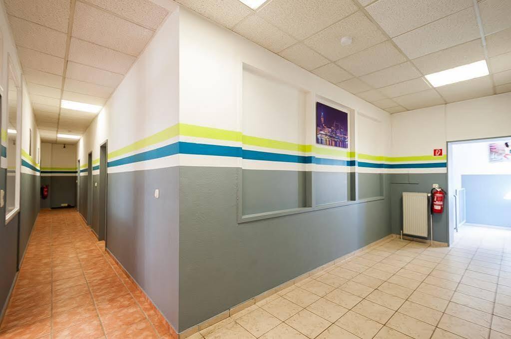 K 357 - Staffboarding - Personal- Und Monteurzimmervermietung Und Vermittlung In Hamburg Und Umgebung エクステリア 写真